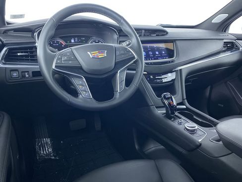 Certified 2025 Cadillac XT5 Premium Luxury image 2