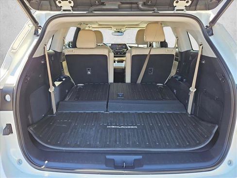 Used 2021 Toyota Highlander Platinum AWD/4WD image 6