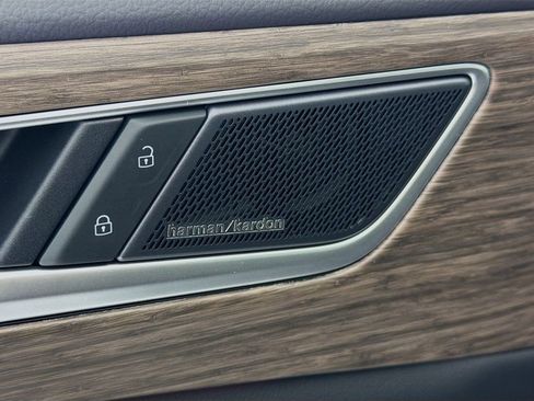 Used 2025 Volkswagen Atlas SEL Premium R-Line image 20