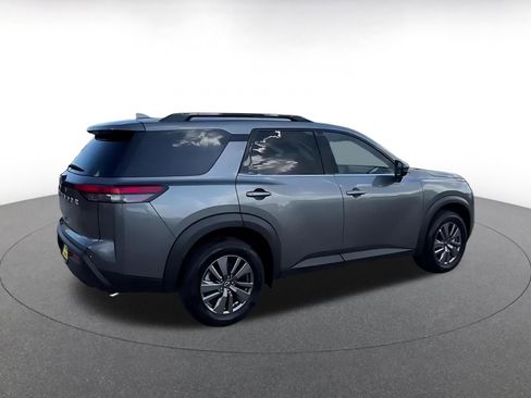 Used 2025 Nissan Pathfinder SV FWD image 14