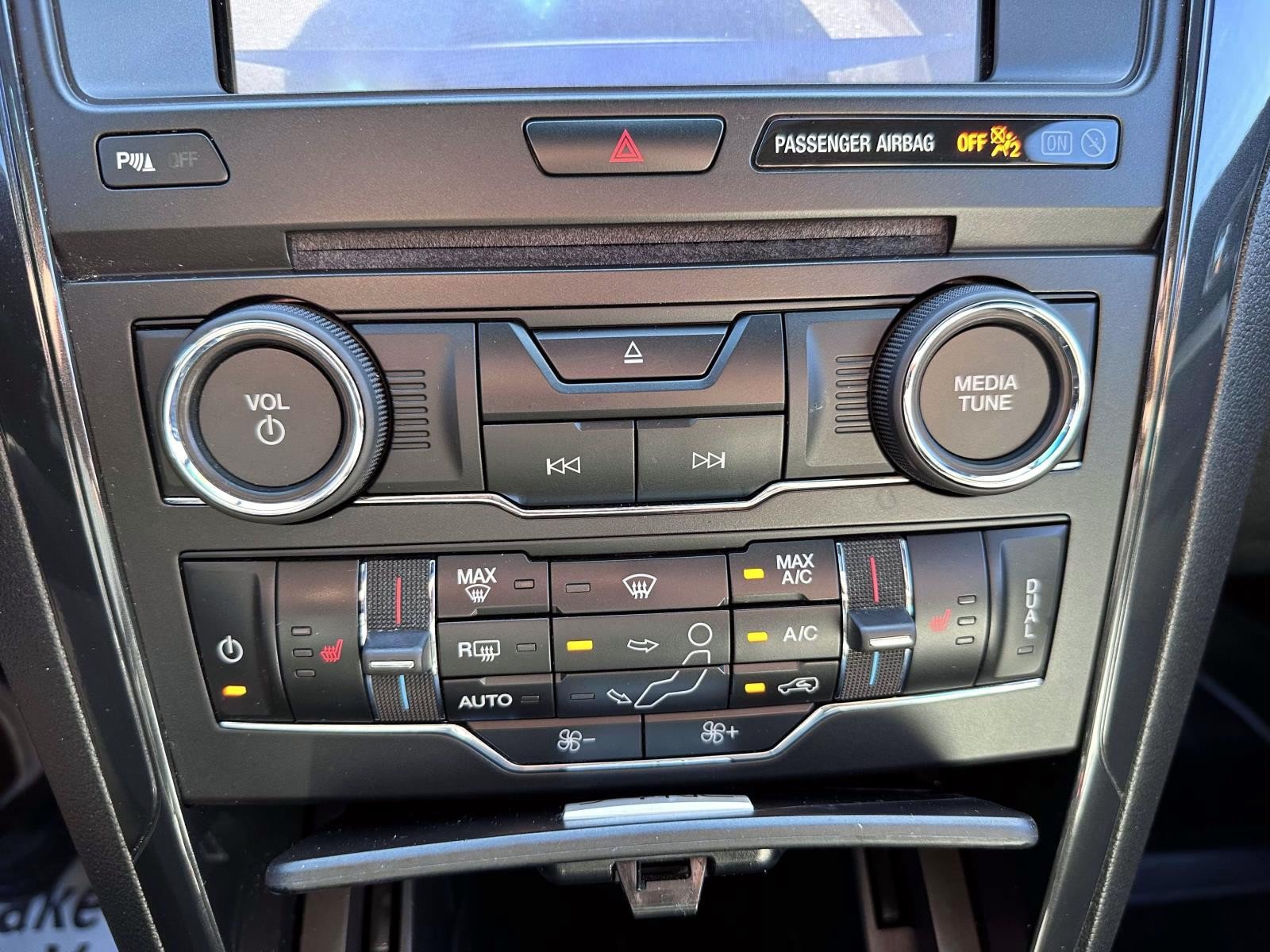 Used 2017 Ford Explorer XLT AWD/4WD image 23