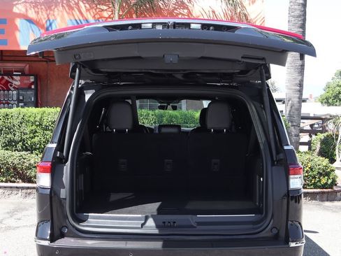 Used 2022 Lincoln Navigator L 4WD image 8