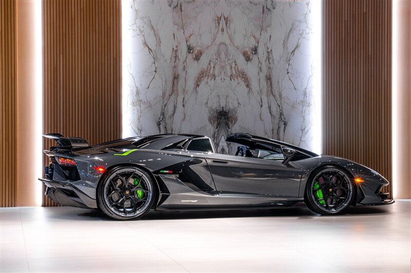 Used 2020 Lamborghini Aventador SVJ AWD/4WD image 6