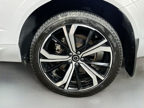 Used 2024 Volvo XC60 T8 Ultimate AWD/4WD image 31