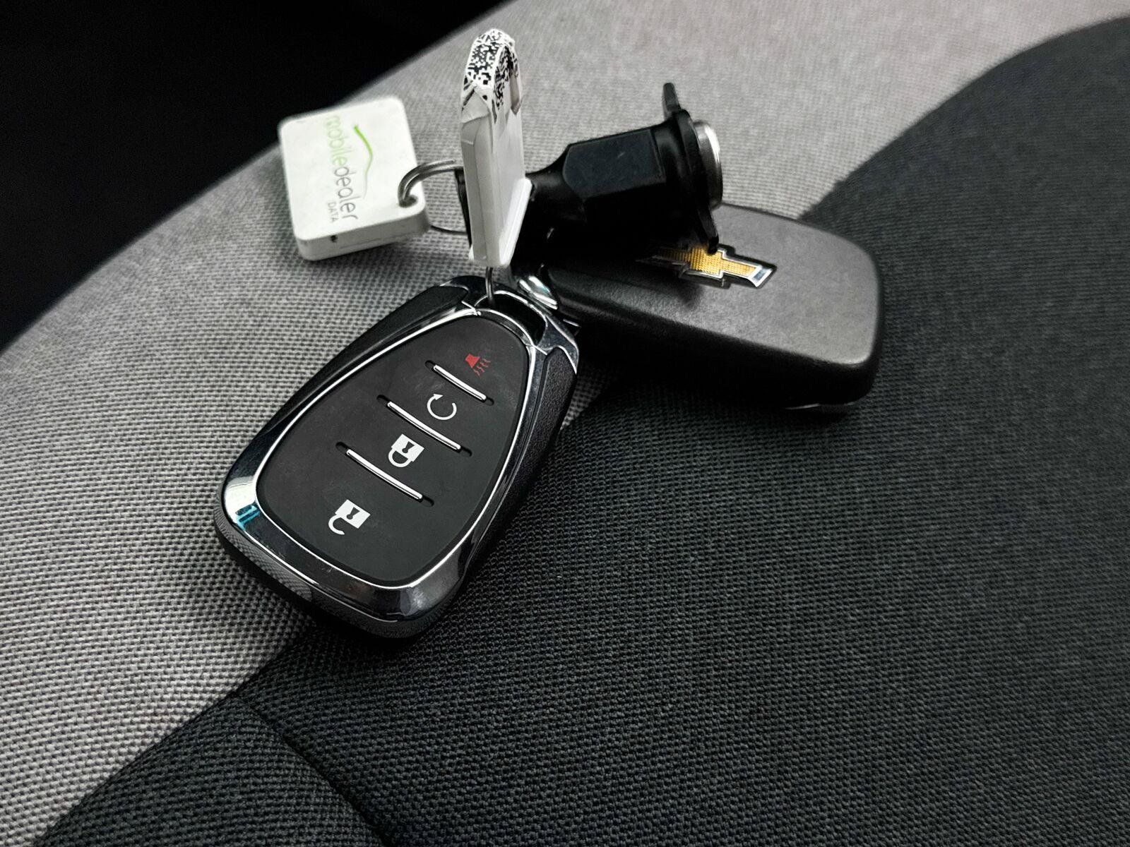 Used 2020 Chevrolet Bolt LT FWD image 32