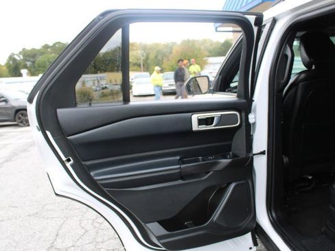 Used 2020 Ford Explorer XLT w/ Equipment Group 202A image 19