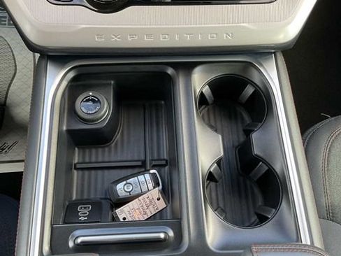 Used 2025 Ford Expedition Max Active AWD/4WD image 32