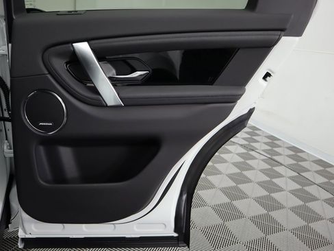 Used 2025 Land Rover Discovery Sport S image 28
