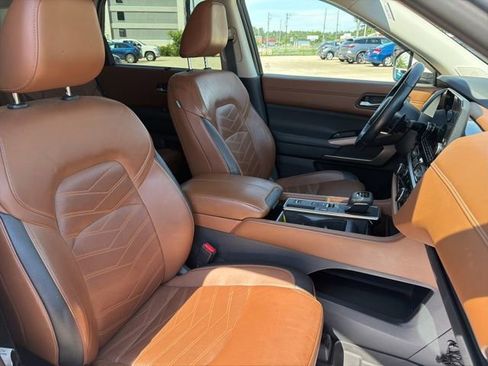 Used 2022 Nissan Pathfinder Platinum w/ Lighting Package (N92) FWD image 20
