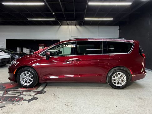 Used 2021 Chrysler Voyager Lxi image 16