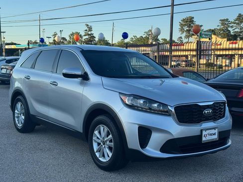 Used 2019 Kia Sorento LX image 5