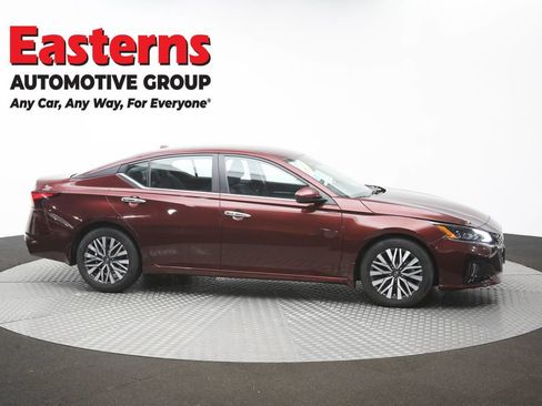 Used 2023 Nissan Altima 2.5 SV FWD image 46