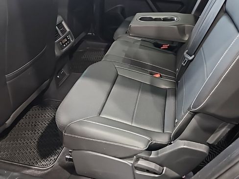 Used 2023 Volkswagen Atlas SE image 24