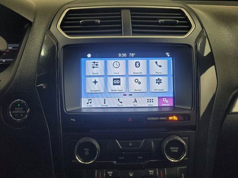 Used 2017 Ford Explorer XLT w/ Equipment Group 202A AWD/4WD image 25