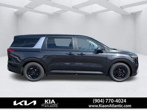 New 2026 Kia Carnival FWD image 2