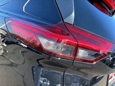 Used 2023 Nissan Rogue SV image 27