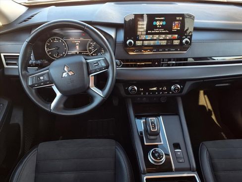 Used 2024 Mitsubishi Outlander SE image 12