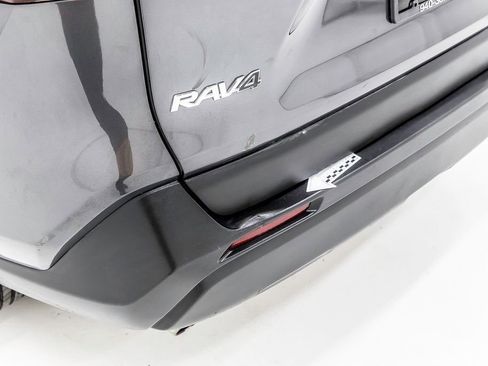 Used 2020 Toyota RAV4 XLE Premium image 39