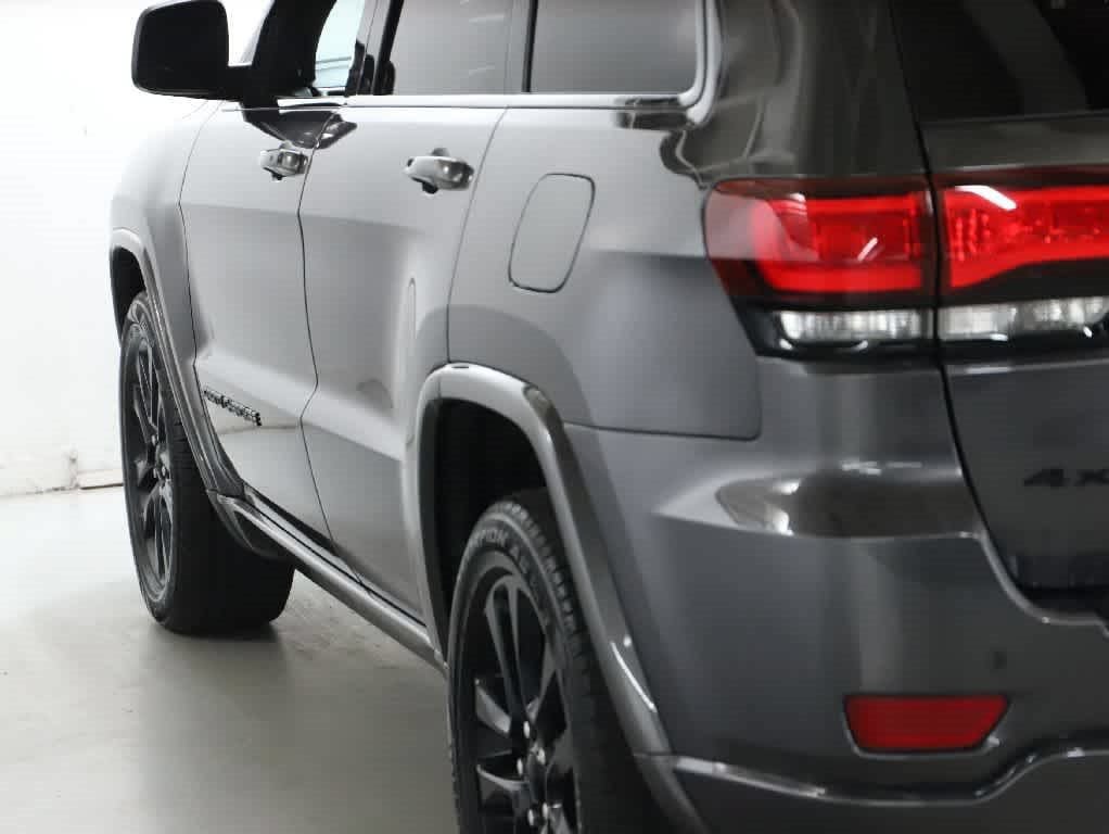 Used 2018 Jeep Grand Cherokee Altitude AWD/4WD image 40
