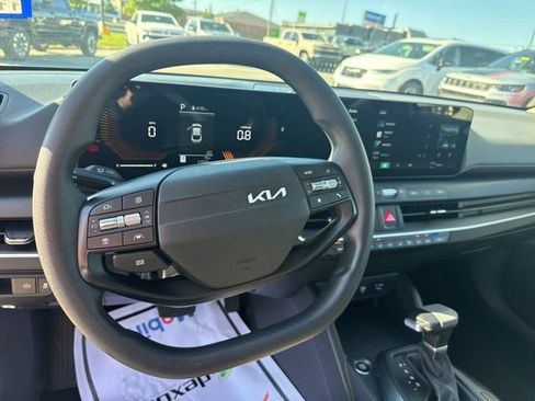 Used 2025 Kia K4 FWD image 16