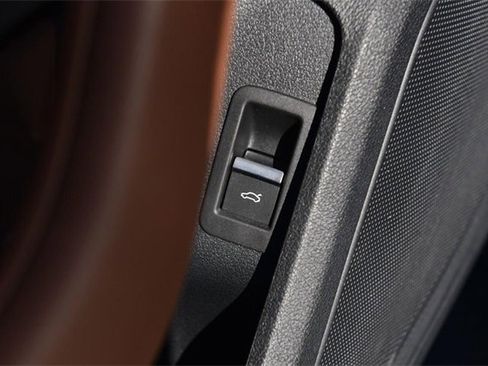 Used 2023 Audi A4 2.0T Premium w/ Convenience Package image 9