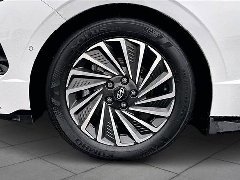 Used 2025 Hyundai Sonata Limited image 10