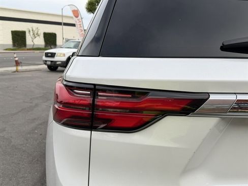 Used 2023 Chevrolet Traverse High Country AWD/4WD image 14