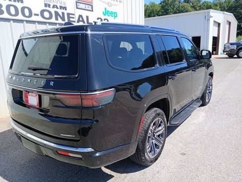 Used 2024 Jeep Wagoneer Series II AWD/4WD image 3