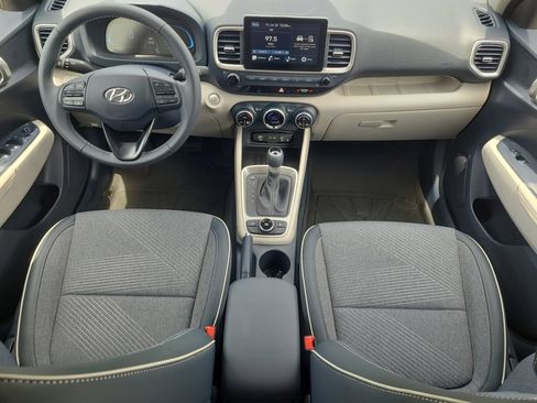 Used 2026 Hyundai Venue SEL FWD image 10