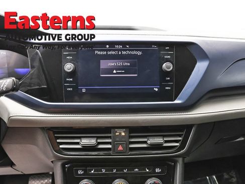 Used 2024 Volkswagen Taos SE FWD image 12