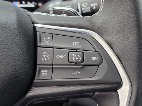 New 2025 Jeep Grand Cherokee Laredo X w/ Luxury Tech Group I RWD image 27