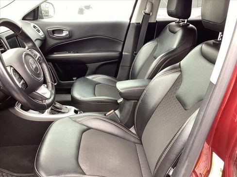Used 2021 Jeep Compass Latitude w/ Driver Assistance Group AWD/4WD image 2