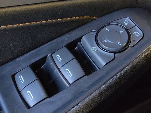 Used 2021 Chevrolet Traverse LT FWD image 27