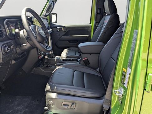 New 2025 Jeep Gladiator Rubicon w/ Safety Group image 20