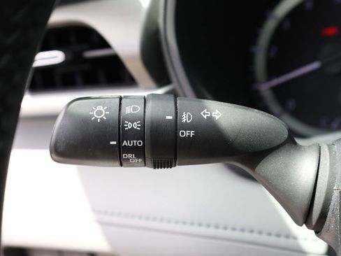 Used 2023 Toyota Highlander LE FWD image 34
