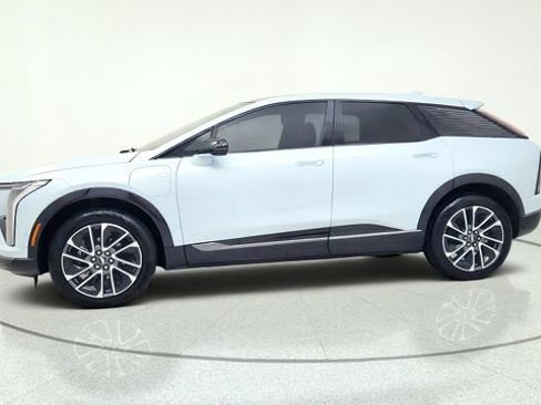 Used 2025 Cadillac Optiq Sport 1 AWD/4WD image 6