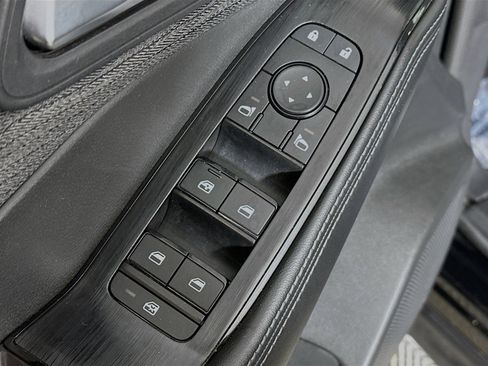 Used 2023 Nissan Rogue SV image 17