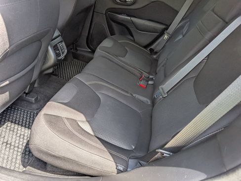 Used 2015 Jeep Cherokee Latitude w/ Cold Weather Group AWD/4WD image 30