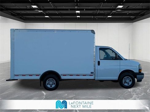 Used 2022 Chevrolet Express 3500 w/ Power Convenience Package image 6
