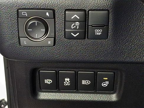 Used 2022 Lexus GX 460 Premium w/ Premium Package image 28