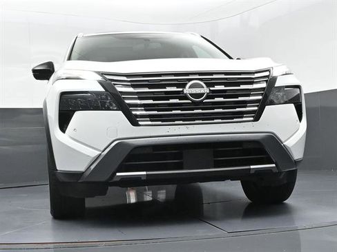 Used 2025 Nissan Rogue SL w/ Tech Package image 31