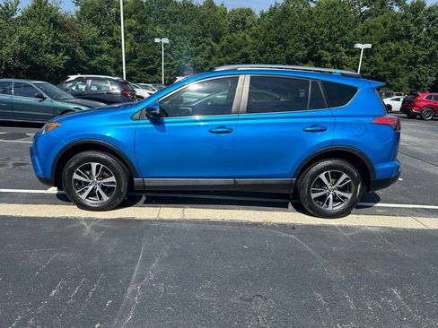 Used 2018 Toyota RAV4 XLE AWD/4WD image 6
