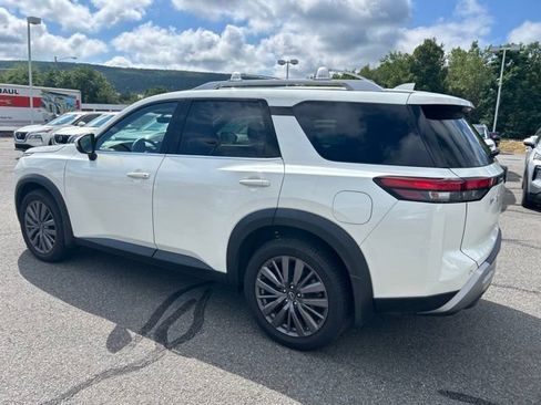 Certified 2023 Nissan Pathfinder SL w/ SL Premium Package AWD/4WD image 4