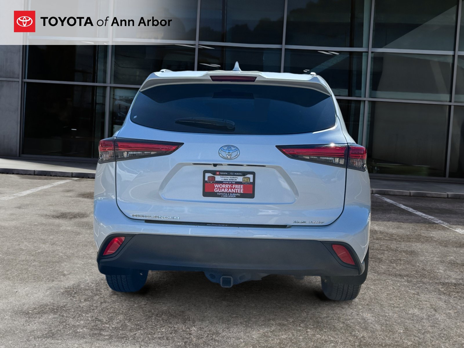Used 2022 Toyota Highlander XLE AWD/4WD image 11