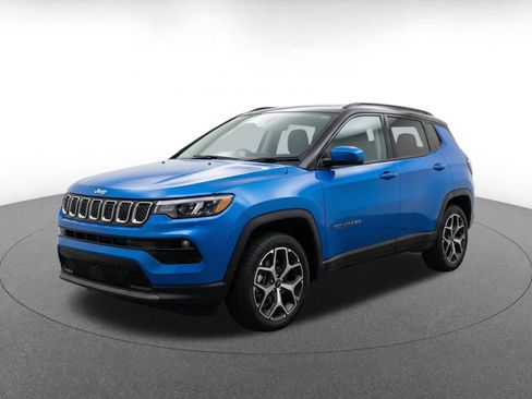 Used 2025 Jeep Compass Limited AWD/4WD image 3