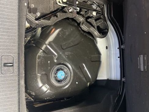 Used 2014 Mercedes-Benz E 250 BlueTEC Sedan image 28