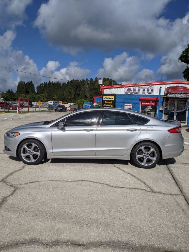 Used 2013 Ford Fusion SE FWD image 9