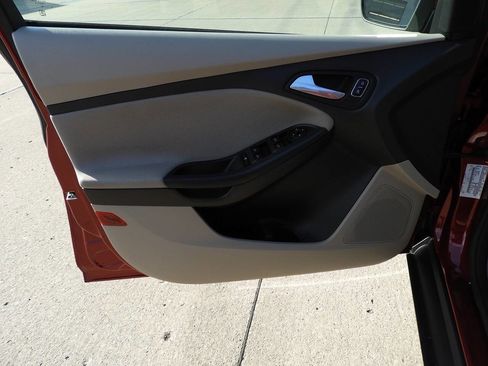 Used 2016 Ford Focus SE FWD image 17