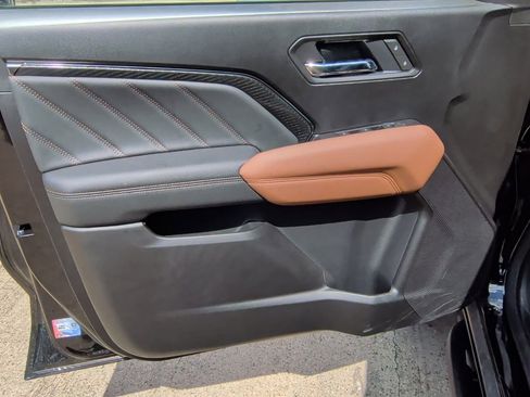 New 2025 GMC Canyon AT4 w/ Nightfall Edition image 10