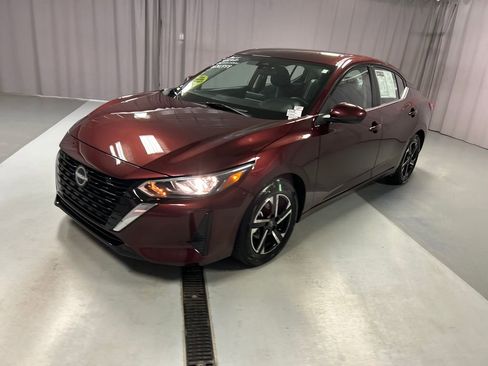 Used 2025 Nissan Sentra SV image 3
